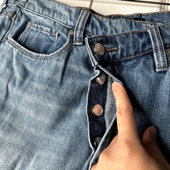 BlankNYC The Madison Crop Light Wash Blue Denim Button Fly Jeans Women's Size 27 - Picture 4 of 12